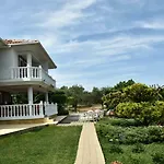 Hotel Cunda 2*