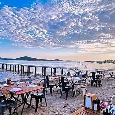 Hotel Cunda 2*